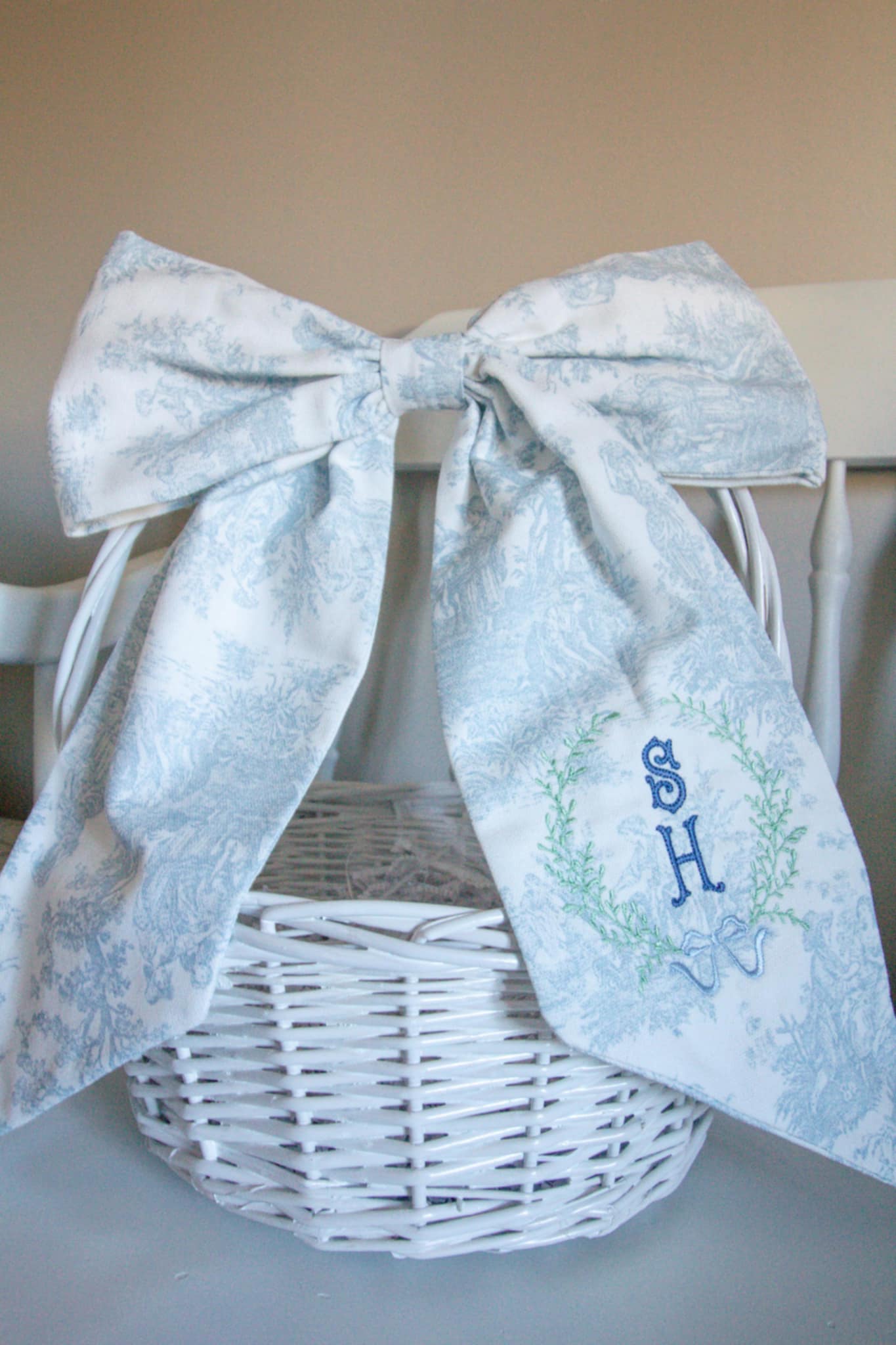 Hand Stitched Bows - Toile
